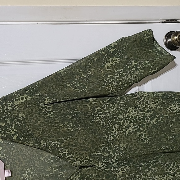 VICTORIA'S SECRET Green Sheer Animal Print Long Sleeve Night Gown - Size Medium - Picture 3 of 10